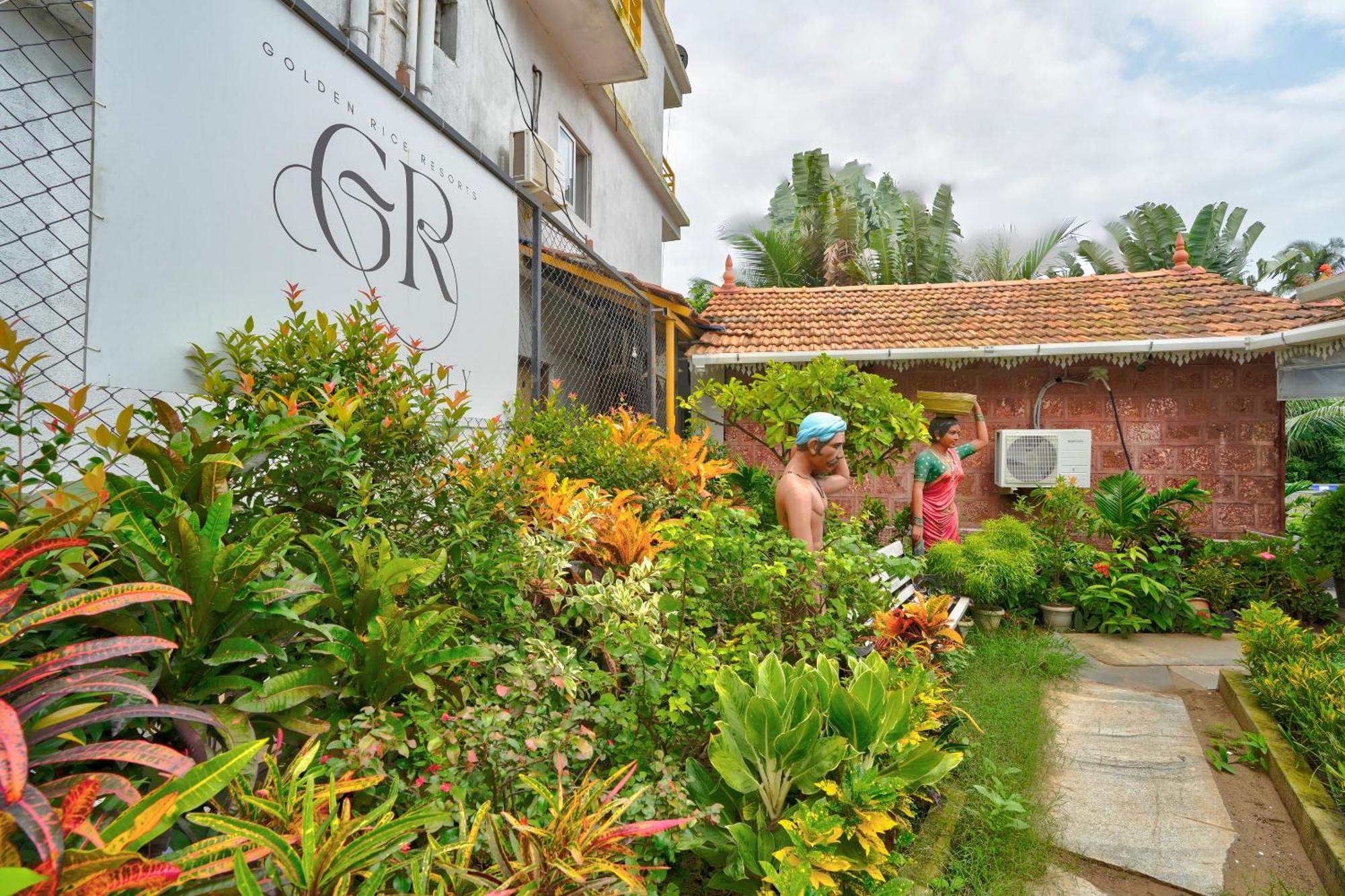 Golden Rice Resort & Cottages Candolim Esterno foto