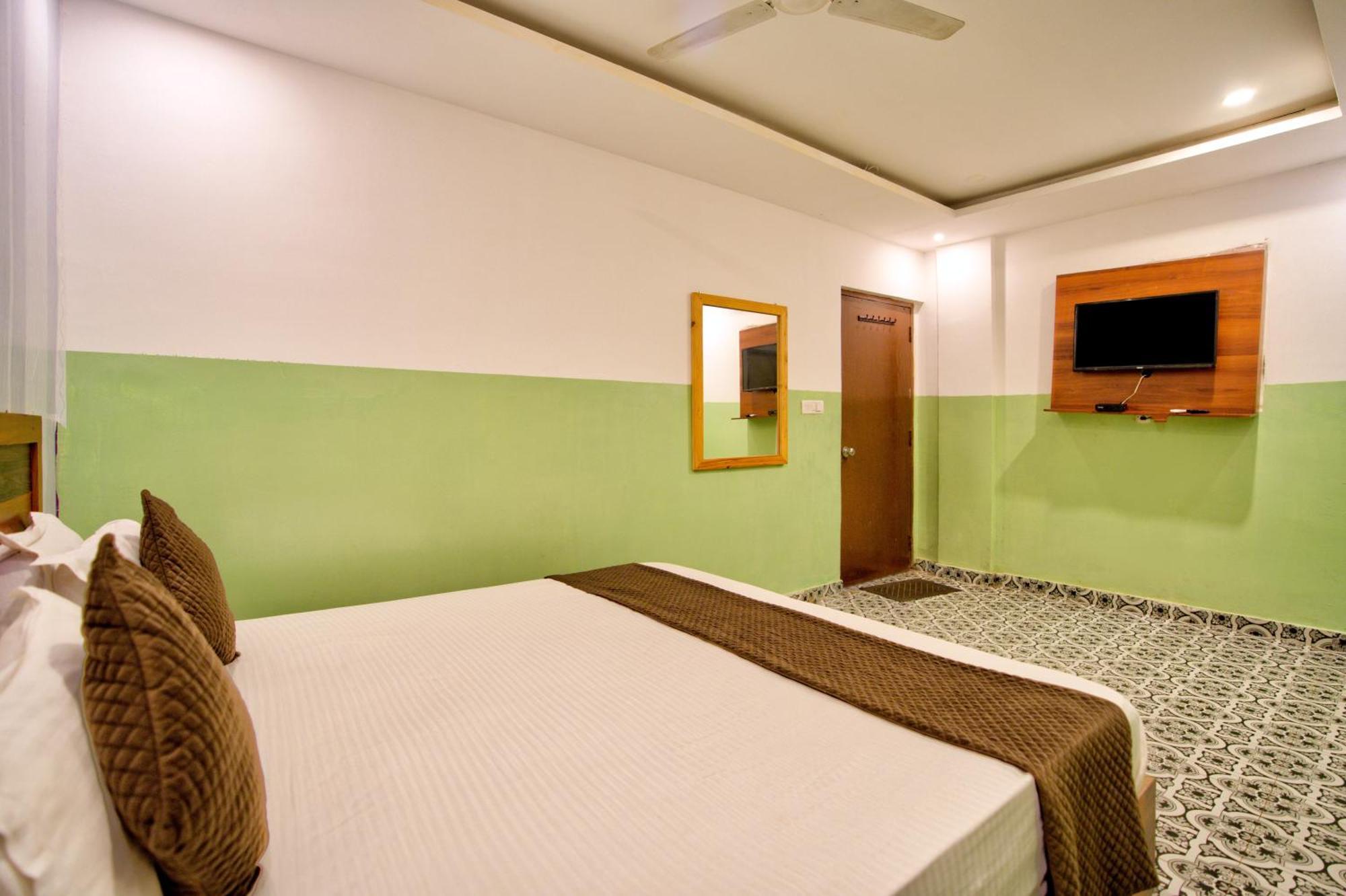 Golden Rice Resort & Cottages Candolim Esterno foto